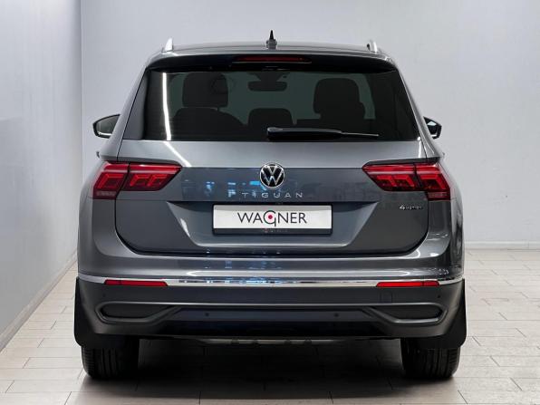 Volkswagen Tiguan II Рестайлинг с пробегом 2021 года, цена 3 747 000 рублей, 46639 км, внедорожник, Автокод Объявления
