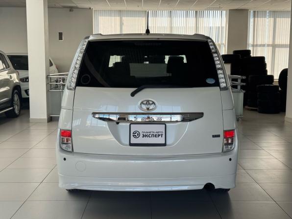 Toyota ISis I Рестайлинг с пробегом 2017 года, цена 1 220 000 рублей, 115784 км, компактвэн, Автокод Объявления