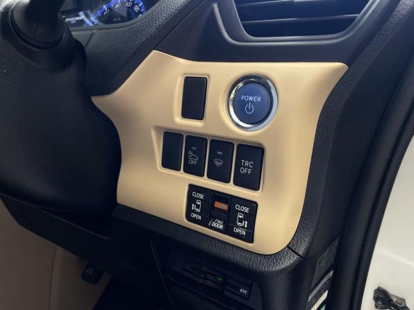 Toyota Noah III (R80) с пробегом 2014 года, цена 1 580 000 рублей, 172000 км, минивэн, Автокод Объявления