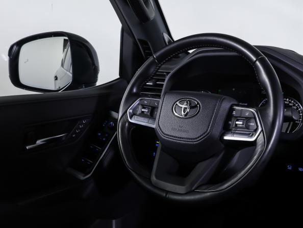 Toyota Land Cruiser 300 Series с пробегом 2024 года, цена 12 700 000 рублей, 25952 км, внедорожник, Автокод Объявления