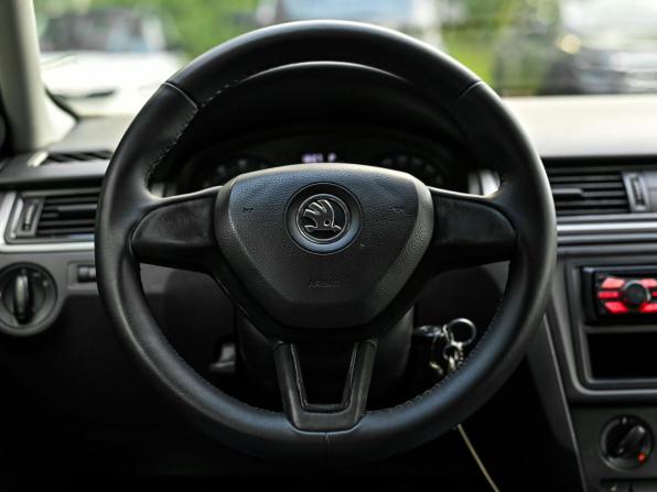 Skoda Rapid I с пробегом 2015 года, цена 550 000 рублей, 386060 км, лифтбек, Автокод Объявления