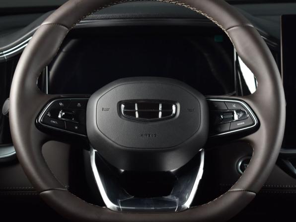 Geely Monjaro I Рестайлинг 2 с пробегом 2026 года, цена 4 030 995 рублей, 17 км, внедорожник, Автокод Объявления