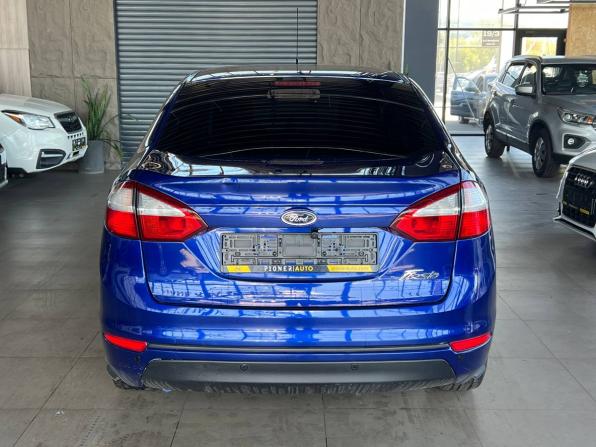 Ford Fiesta Mk6 Рестайлинг с пробегом 2015 года, цена 950 000 рублей, 72300 км, седан, Автокод Объявления