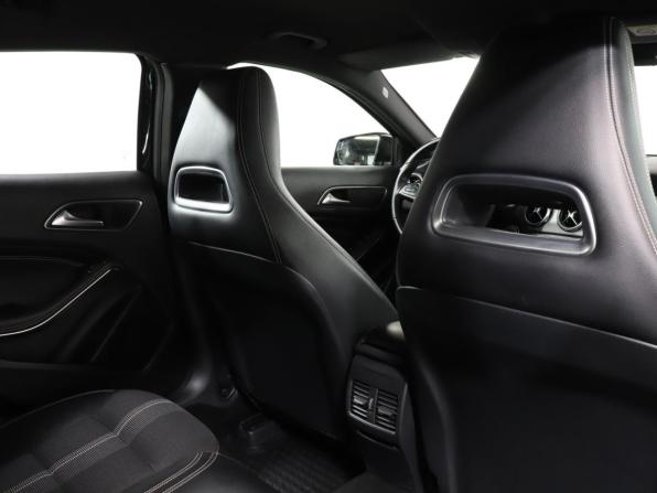 Mercedes-Benz GLA I (X156) Рестайлинг с пробегом 2019 года, цена 2 249 000 рублей, 84500 км, внедорожник, Автокод Объявления