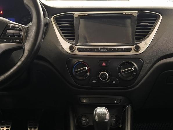 Hyundai Solaris II Рестайлинг с пробегом 2021 года, цена 1 330 000 рублей, 73717 км, седан, Автокод Объявления