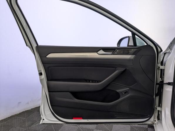 Volkswagen Passat B8 Рестайлинг с пробегом 2020 года, цена 2 390 000 рублей, 59401 км, седан, Автокод Объявления
