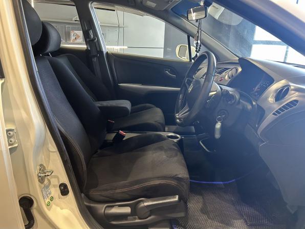 Honda Stream II Рестайлинг с пробегом 2009 года, цена 1 300 000 рублей, 238541 км, компактвэн, Автокод Объявления