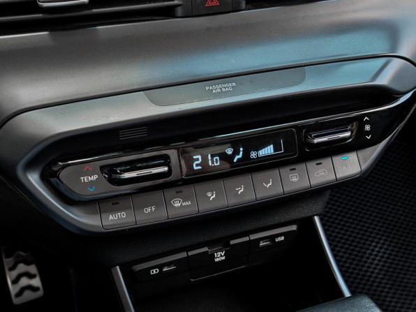 Hyundai Bayon I с пробегом 2023 года, цена 2 120 000 рублей, 37862 км, внедорожник, Автокод Объявления