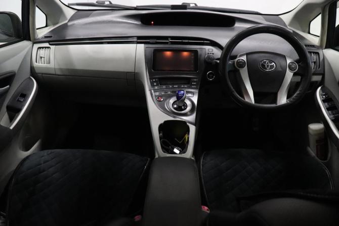 Toyota Prius III (XW30) с пробегом 2011 года, цена 900 000 рублей, 257814 км, лифтбек, Автокод Объявления