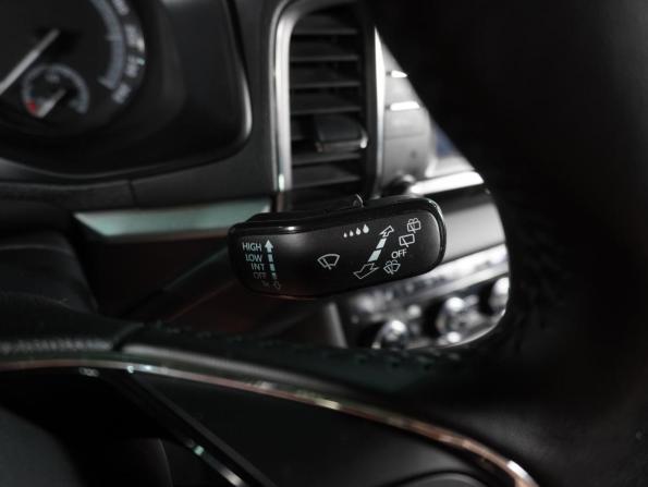 Skoda Karoq I с пробегом 2022 года, цена 2 380 000 рублей, 39039 км, внедорожник, Автокод Объявления
