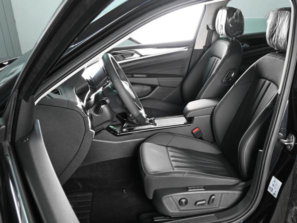 Volkswagen Passat (North America and China) II (China Market) Рестайлинг с пробегом 2024 года, цена 4 189 000 рублей, 43 км, седан, Автокод Объявления