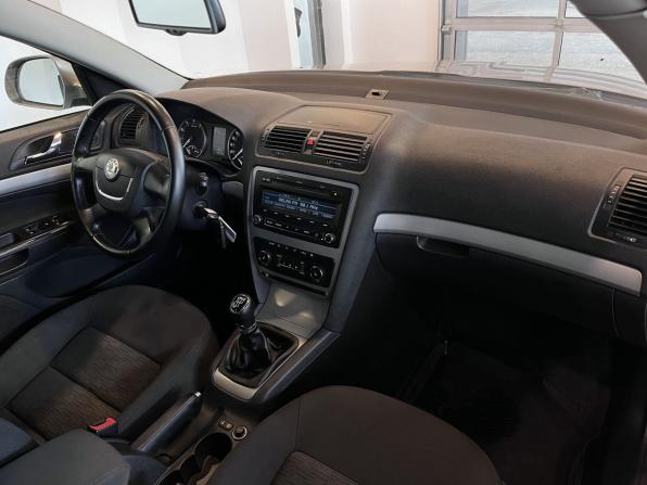 Skoda Octavia II (A5) Рестайлинг с пробегом 2013 года, цена 900 000 рублей, 185535 км, лифтбек, Автокод Объявления
