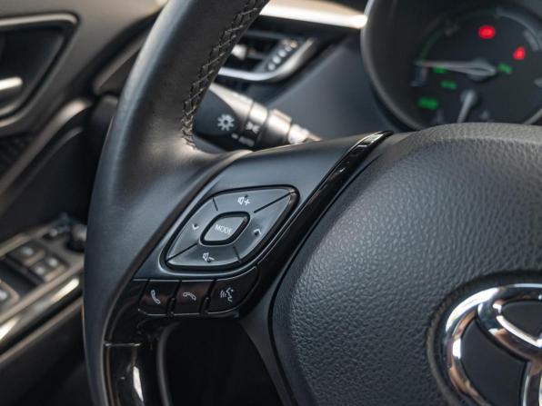 Toyota C-HR I с пробегом 2019 года, цена 2 400 000 рублей, 117932 км, внедорожник, Автокод Объявления