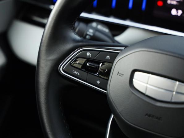 Geely Atlas II с пробегом 2023 года, цена 2 646 000 рублей, 44384 км, внедорожник, Автокод Объявления