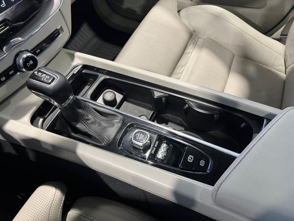 Volvo XC60 II с пробегом 2017 года, цена 2 765 900 рублей, 212996 км, внедорожник, Автокод Объявления