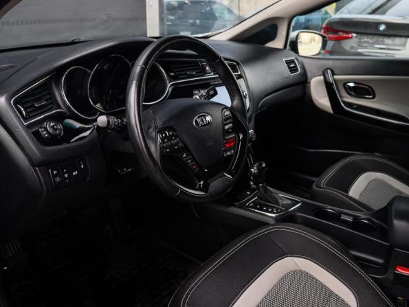 Kia Ceed II Рестайлинг с пробегом 2017 года, цена 1 299 000 рублей, 107259 км, хэтчбек, Автокод Объявления