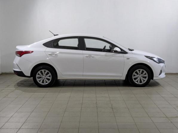 Hyundai Solaris II Рестайлинг с пробегом 2022 года, цена 1 515 000 рублей, 136830 км, седан, Автокод Объявления
