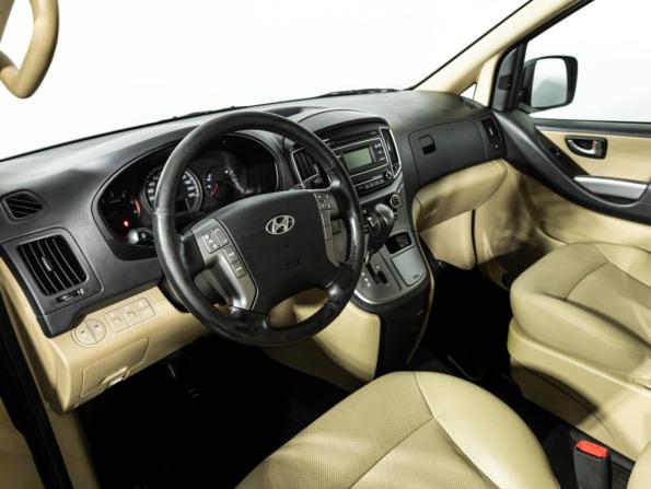 Hyundai H-1 II Рестайлинг с пробегом 2015 года, цена 2 490 585 рублей, 136908 км, минивэн, Автокод Объявления