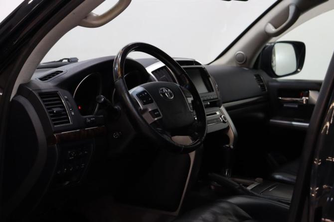 Toyota Land Cruiser 200 Series Рестайлинг 1 с пробегом 2012 года, цена 3 450 000 рублей, 338690 км, внедорожник, Автокод Объявления