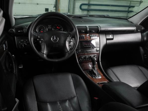 Mercedes-Benz C-Класс II (W203) Рестайлинг с пробегом 2006 года, цена 648 000 рублей, 292246 км, седан, Автокод Объявления