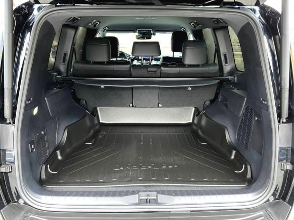Toyota Land Cruiser 300 Series с пробегом 2022 года, цена 11 360 000 рублей, 5712 км, внедорожник, Автокод Объявления