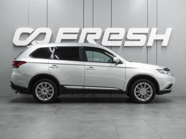 Mitsubishi Outlander III Рестайлинг 2 с пробегом 2015 года, цена 1 459 000 рублей, 239370 км, внедорожник, Автокод Объявления