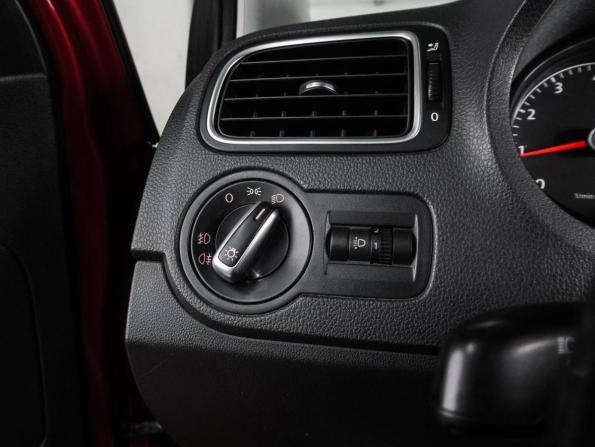 Volkswagen Polo V с пробегом 2014 года, цена 899 000 рублей, 130393 км, седан, Автокод Объявления