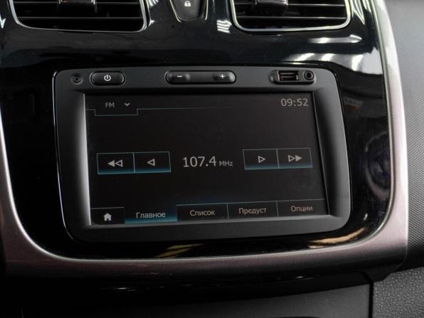 Renault Logan II Рестайлинг с пробегом 2018 года, цена 699 000 рублей, 302009 км, седан, Автокод Объявления