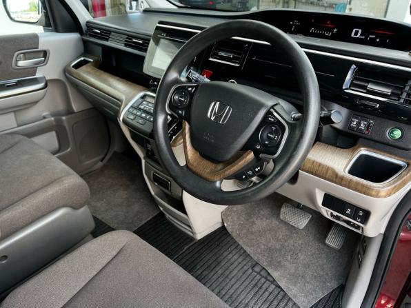 Honda Stepwgn V с пробегом 2015 года, цена 1 777 000 рублей, 174109 км, минивэн, Автокод Объявления