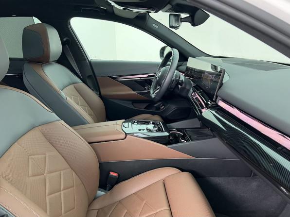BMW 5 серии VIII (G60/G61/G68) с пробегом 2024 года, цена 8 250 000 рублей, 19463 км, седан, Автокод Объявления