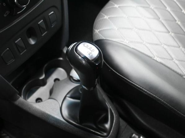 Renault Logan II Рестайлинг с пробегом 2020 года, цена 1 069 900 рублей, 117309 км, седан, Автокод Объявления