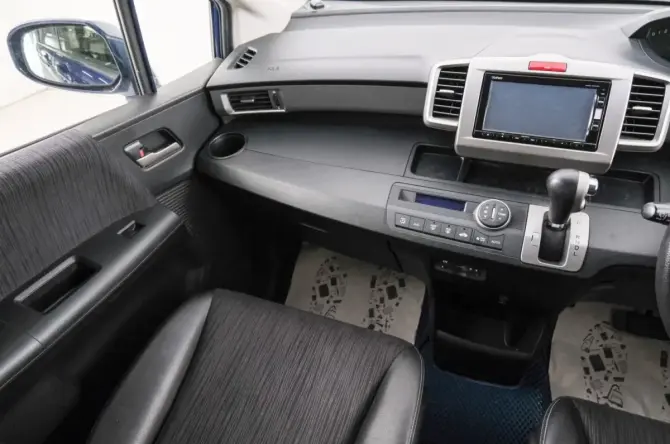 Honda Freed I Рестайлинг 2 с пробегом 2015 года, цена 1 239 000 рублей, 64195 км, компактвэн, Автокод Объявления