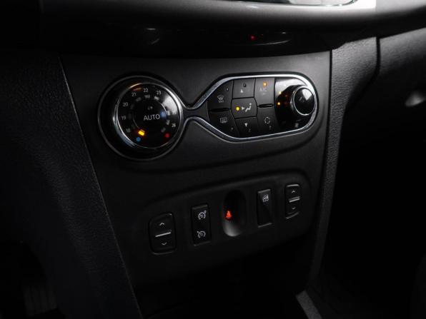 Renault Sandero II с пробегом 2016 года, цена 1 199 000 рублей, 57255 км, хэтчбек, Автокод Объявления