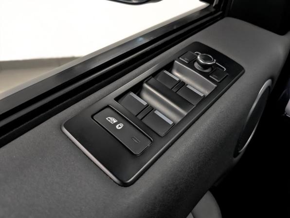 Land Rover Discovery V с пробегом 2018 года, цена 3 395 000 рублей, 182516 км, внедорожник, Автокод Объявления