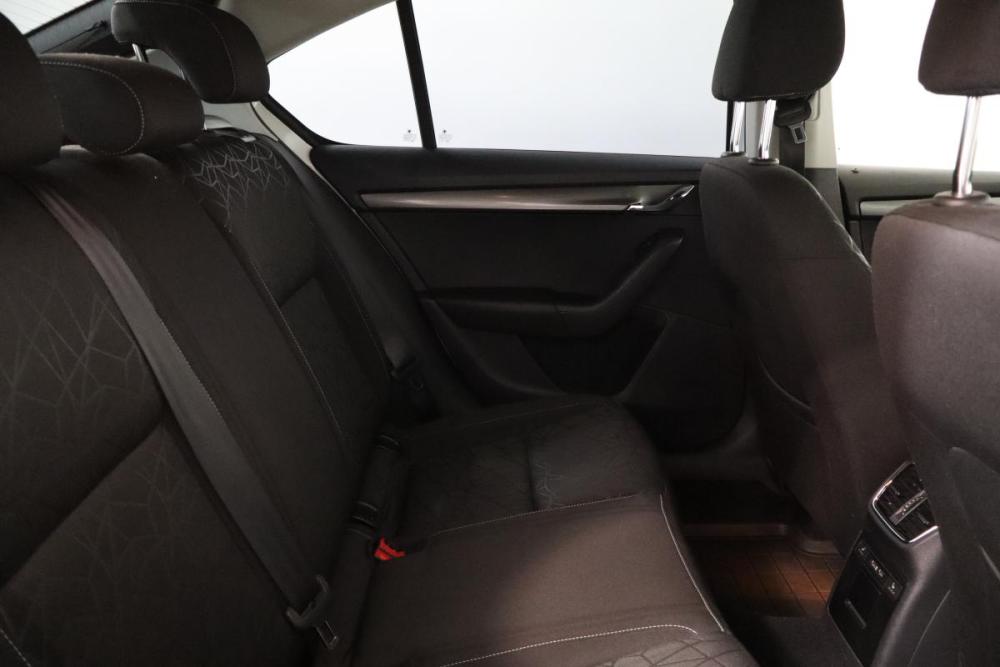 Skoda Octavia III (A7) Рестайлинг Санкт-Петербург  - изображение 12