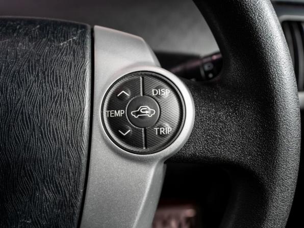 Toyota Prius III Рестайлинг (XW30) с пробегом 2015 года, цена 1 330 000 рублей, 157600 км, лифтбек, Автокод Объявления