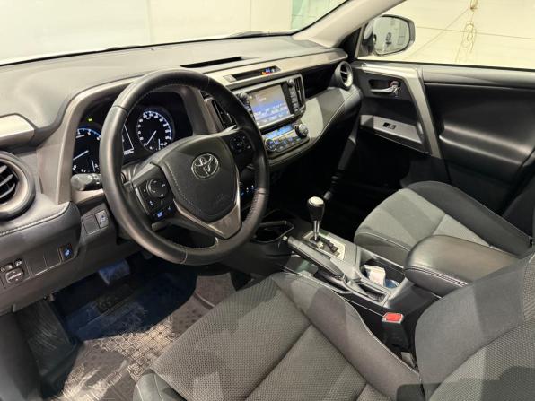 Toyota RAV4 IV (XA40) Рестайлинг с пробегом 2018 года, цена 2 120 000 рублей, 104002 км, внедорожник, Автокод Объявления