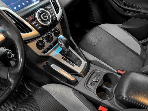Ford Focus III с пробегом 2012 года, цена 850 000 рублей, 240100 км, хэтчбек, Автокод Объявления
