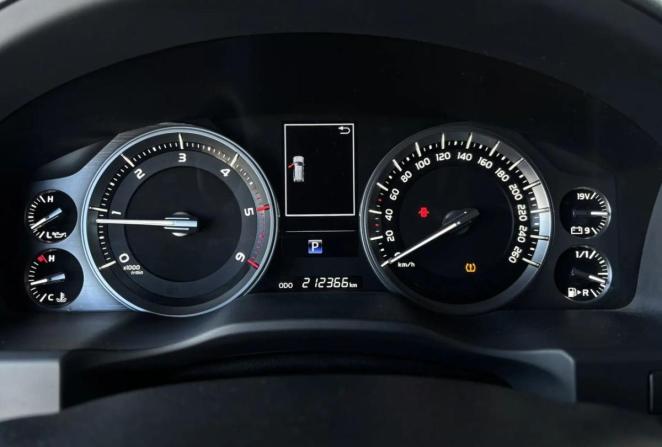 Toyota Land Cruiser 200 Series Рестайлинг 2 с пробегом 2018 года, цена 6 300 000 рублей, 212365 км, внедорожник, Автокод Объявления