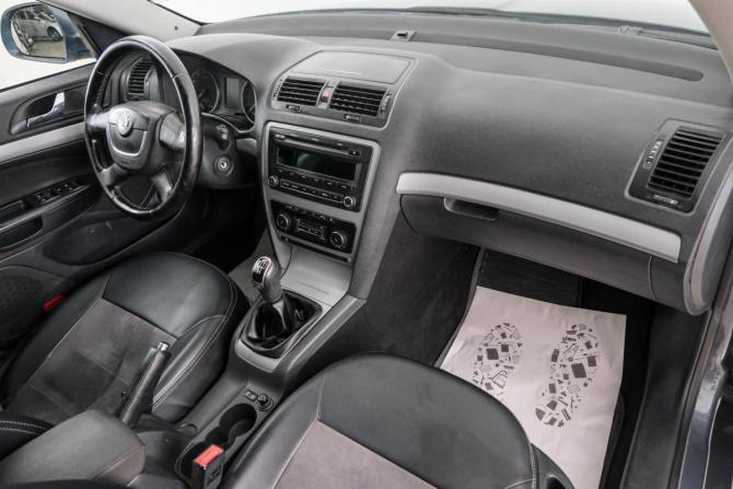 Skoda Octavia II (A5) Рестайлинг с пробегом 2012 года, цена 829 000 рублей, 210000 км, лифтбек, Автокод Объявления