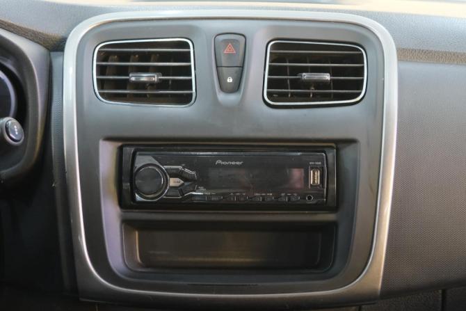 Renault Logan II с пробегом 2016 года, цена 689 000 рублей, 108000 км, седан, Автокод Объявления