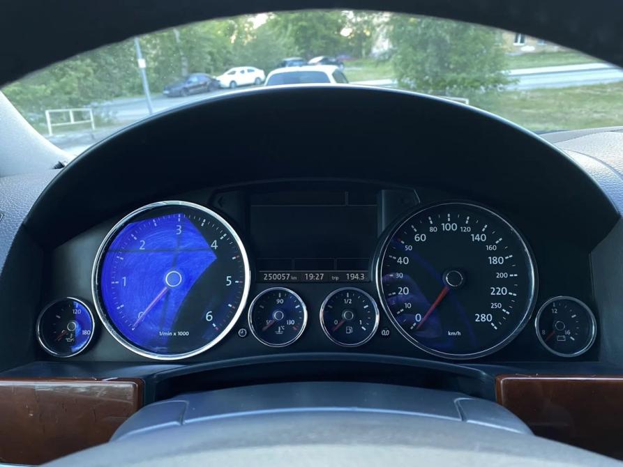Volkswagen Touareg I Рестайлинг Екатеринбург  - изображение 16