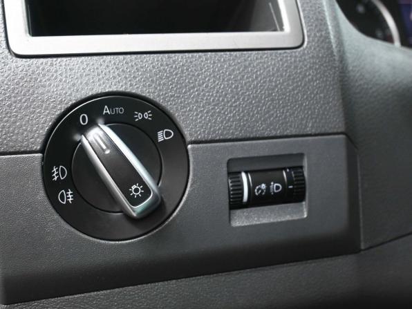Volkswagen Multivan T5 Рестайлинг с пробегом 2011 года, цена 2 429 900 рублей, 394196 км, минивэн, Автокод Объявления
