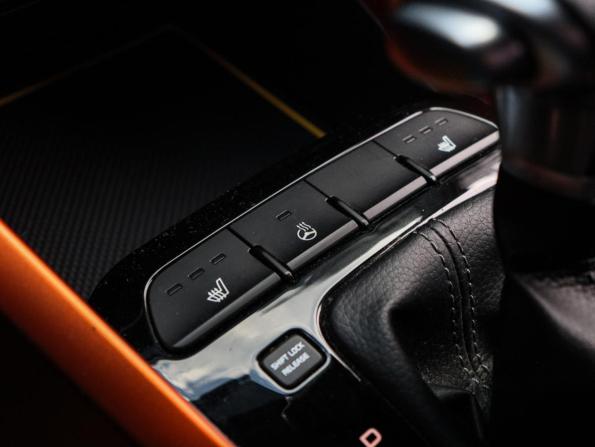 Kia Stonic I с пробегом 2018 года, цена 1 620 000 рублей, 100000 км, внедорожник, Автокод Объявления