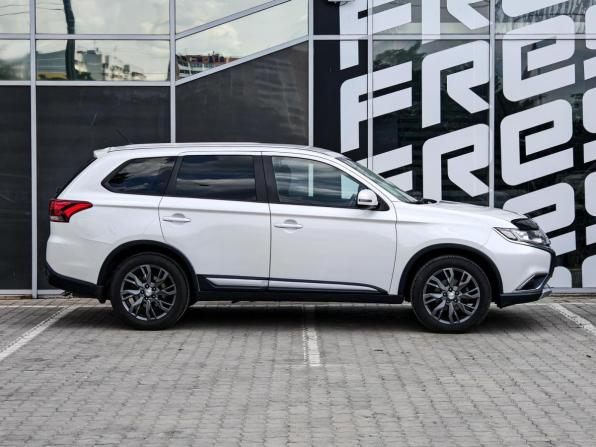 Mitsubishi Outlander III Рестайлинг 2 с пробегом 2015 года, цена 1 475 000 рублей, 242274 км, внедорожник, Автокод Объявления