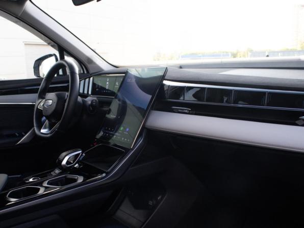 Geely Atlas II с пробегом 2024 года, цена 3 048 000 рублей, 30258 км, внедорожник, Автокод Объявления