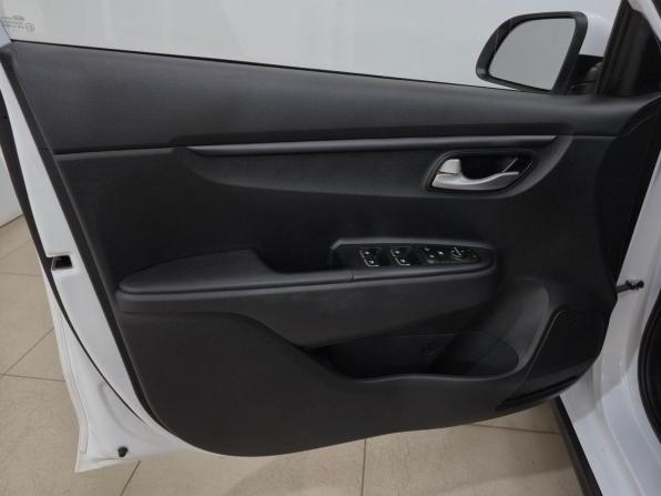 Kia Rio IV Рестайлинг с пробегом 2021 года, цена 1 770 000 рублей, 74874 км, хэтчбек, Автокод Объявления