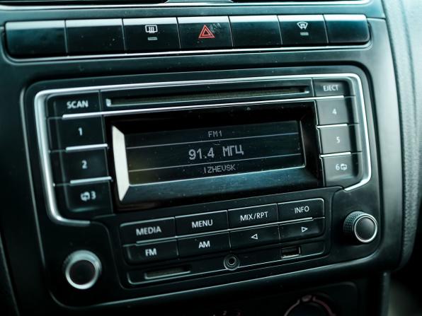 Volkswagen Polo V с пробегом 2015 года, цена 999 000 рублей, 127467 км, седан, Автокод Объявления