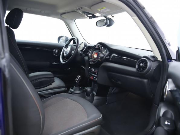 Mini Hatch III (F55/F56) Рестайлинг с пробегом 2018 года, цена 1 730 000 рублей, 69244 км, хэтчбек, Автокод Объявления