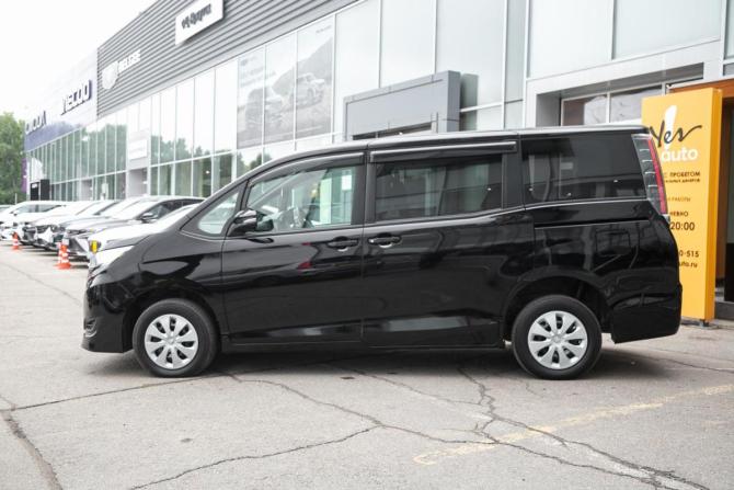 Toyota Noah III (R80) Рестайлинг с пробегом 2018 года, цена 1 987 000 рублей, 128600 км, минивэн, Автокод Объявления